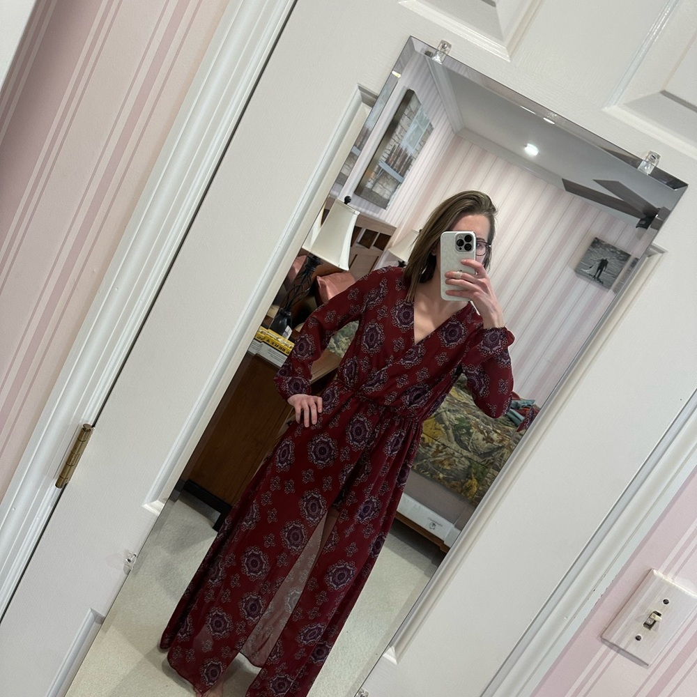 Elegant Burgundy Maxi Dress